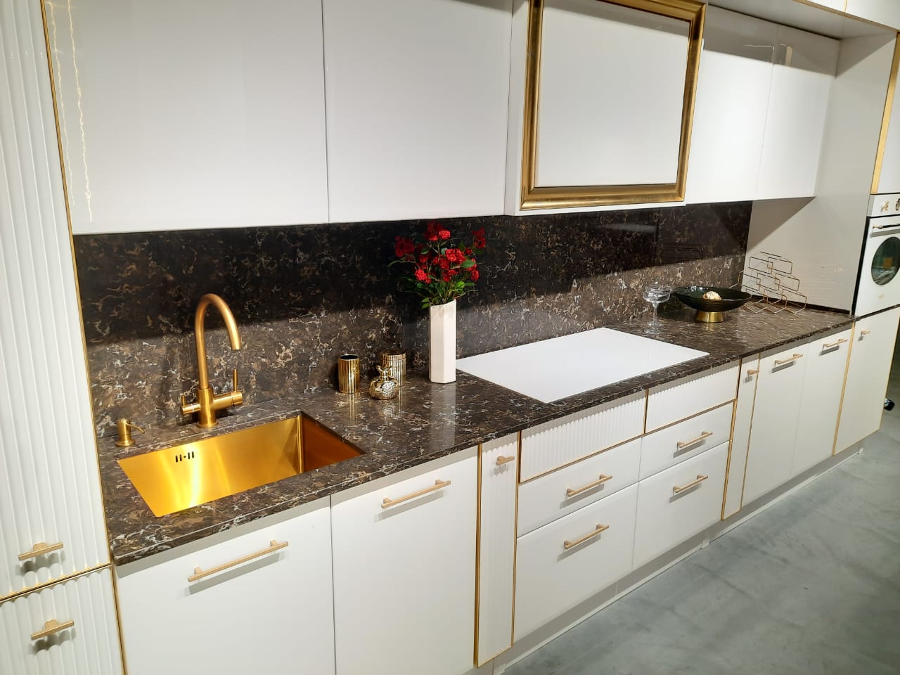 Avant Quartz 9005 Бурбонне