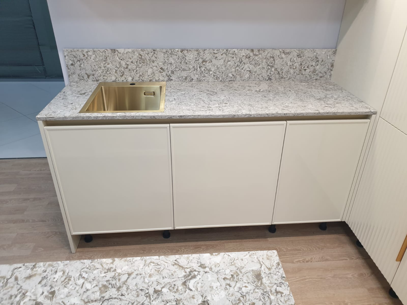 Avant Quartz 9006 Лимузен
