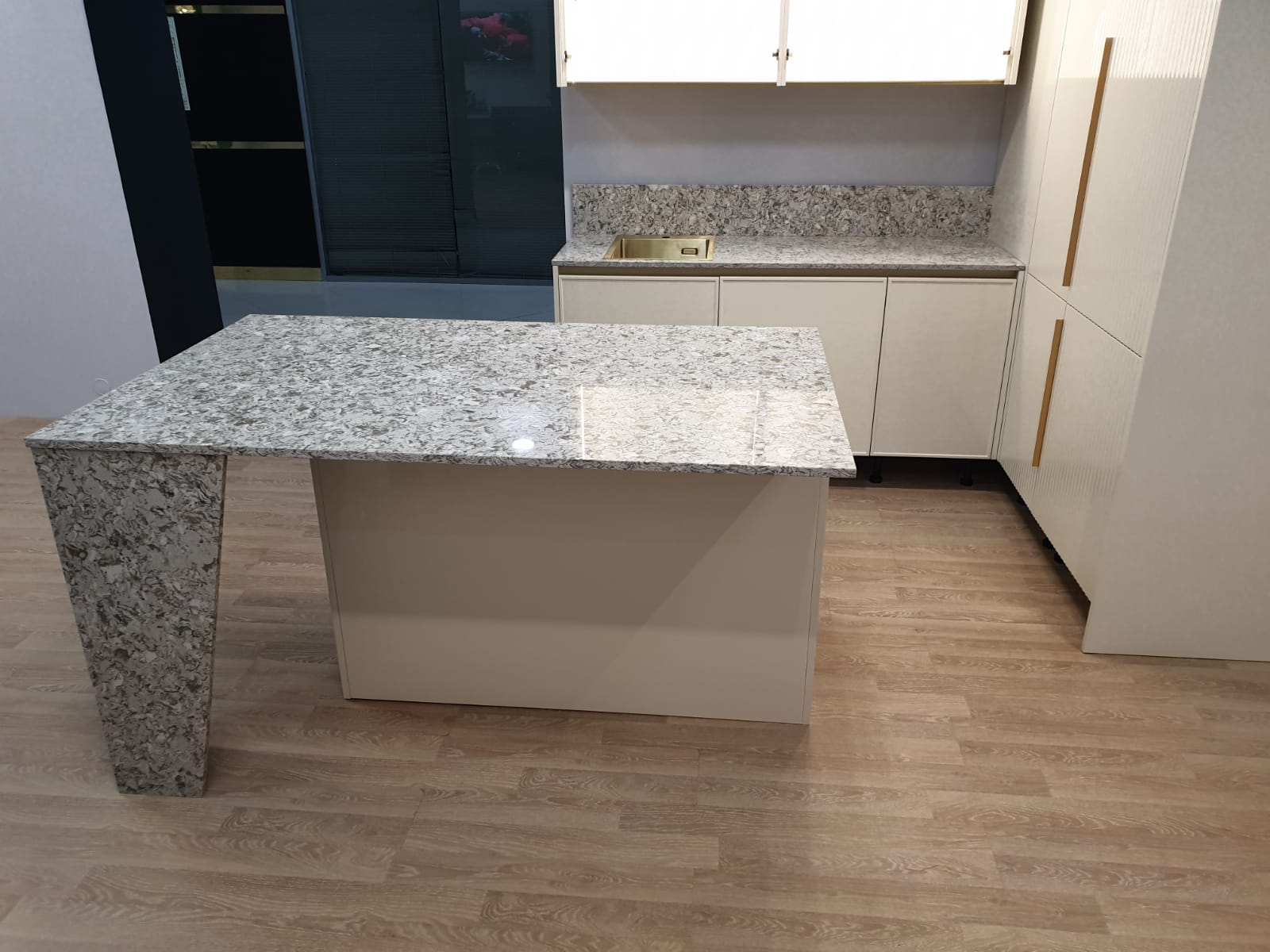 Avant Quartz 9006 Лимузен