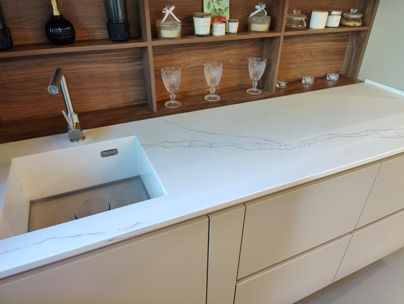 Avant Quartz 7000 Калакатта Эно