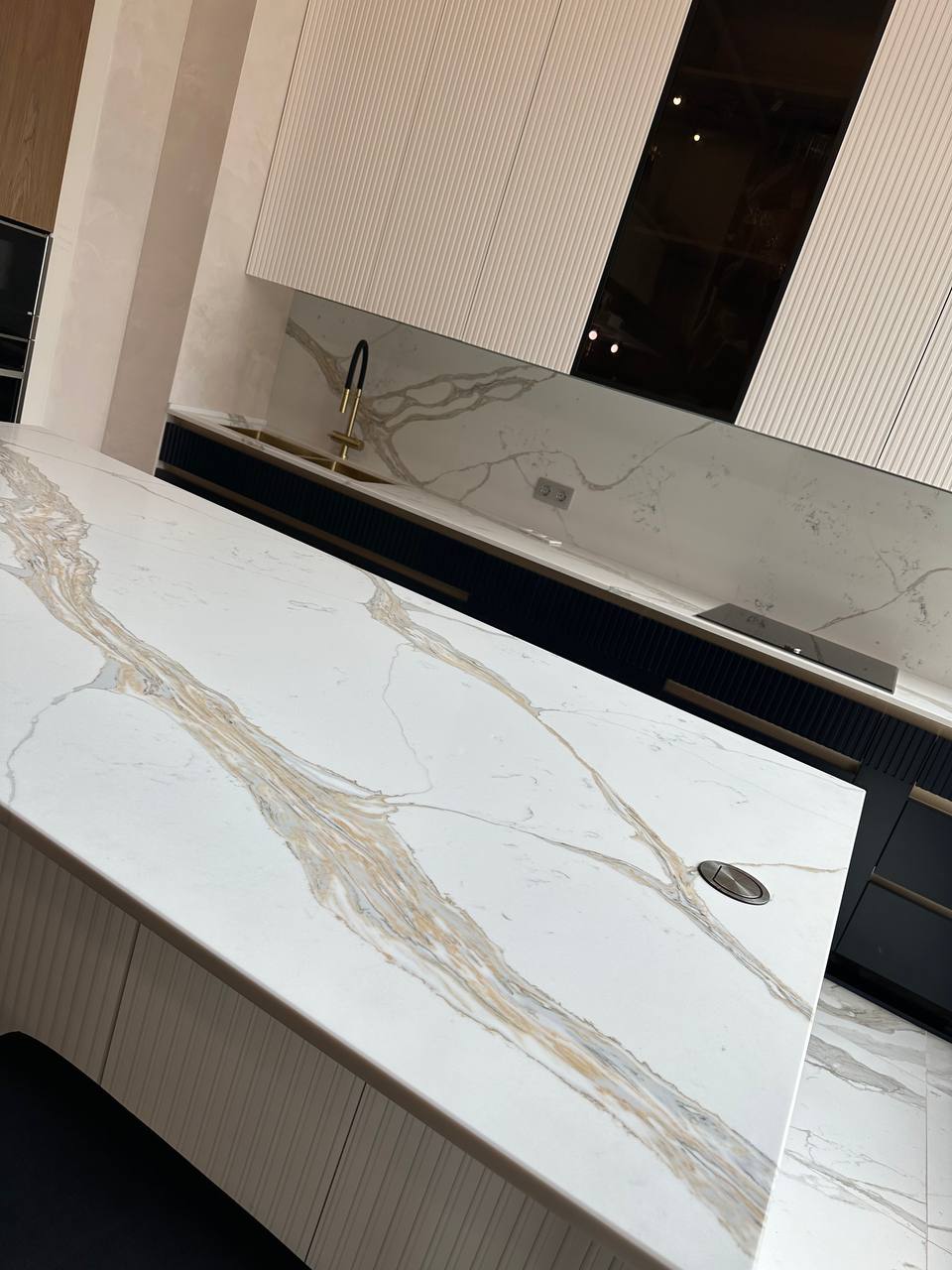 Avant Quartz 7030 Калакатта Шенонсо