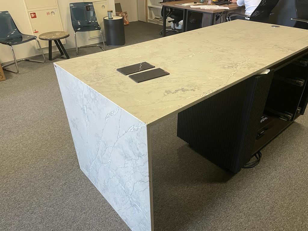 Avant Quartz 7040 Калакатта Бомениль