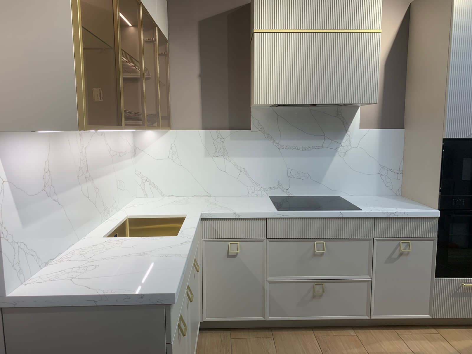 Avant Quartz 7470 Калакатта Берн