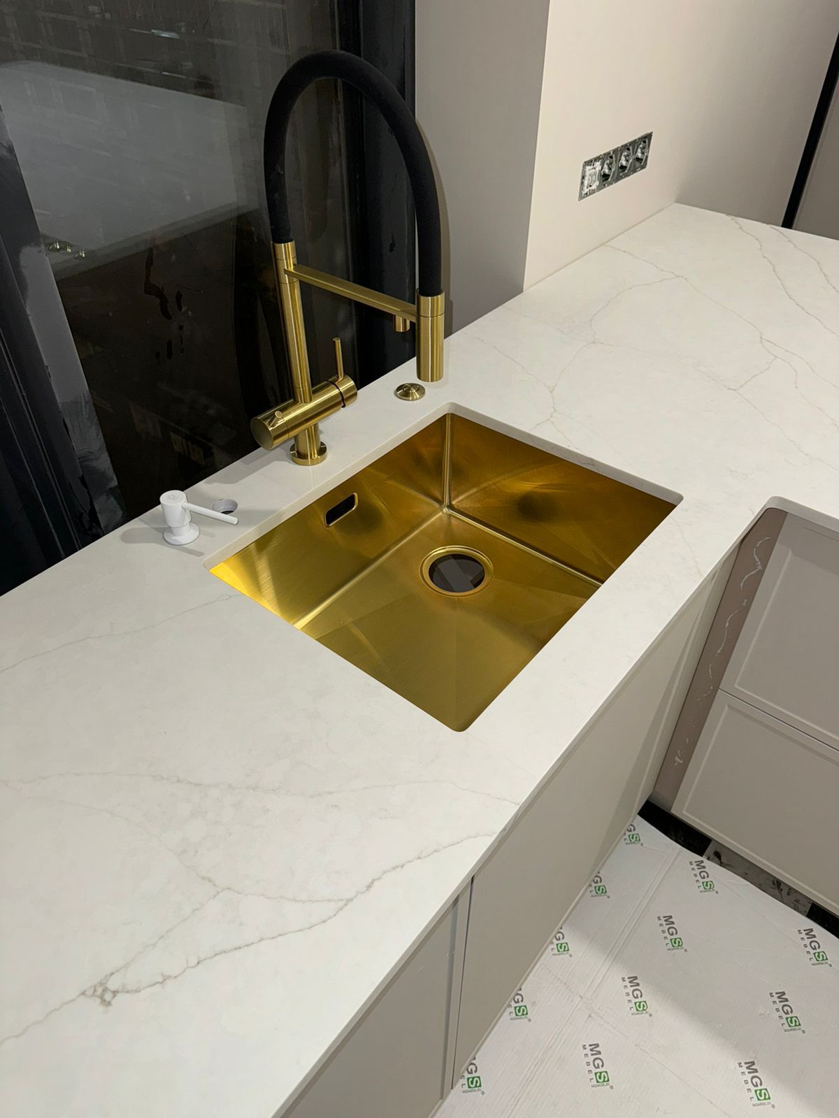 Avant Quartz 7570 Калакатта Таланс
