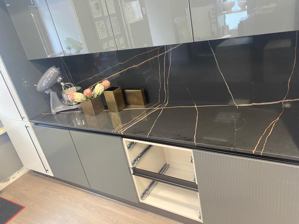Avant Quartz 7700 Калакатта Марсель