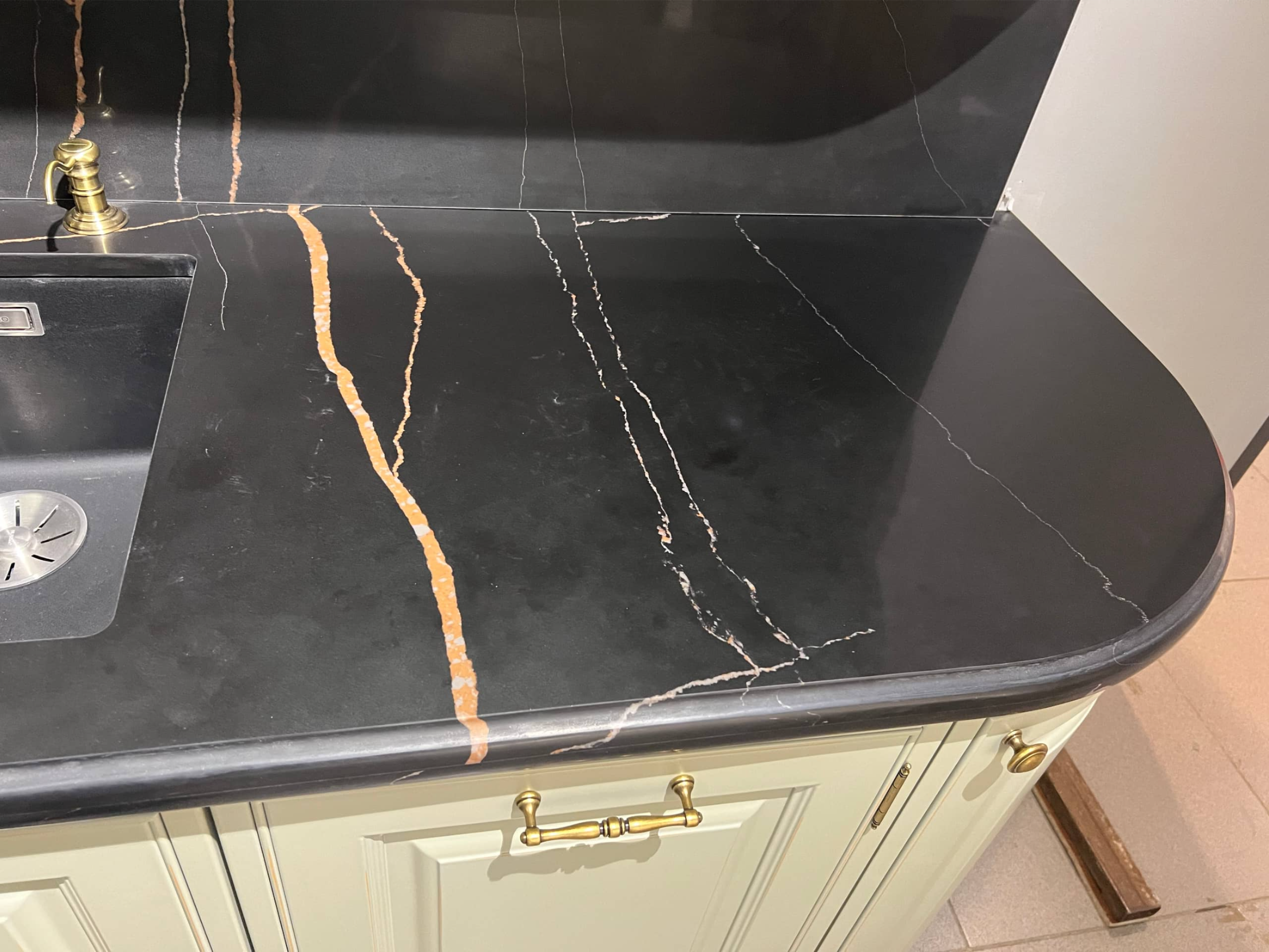 Avant Quartz 7700 Калакатта Марсель