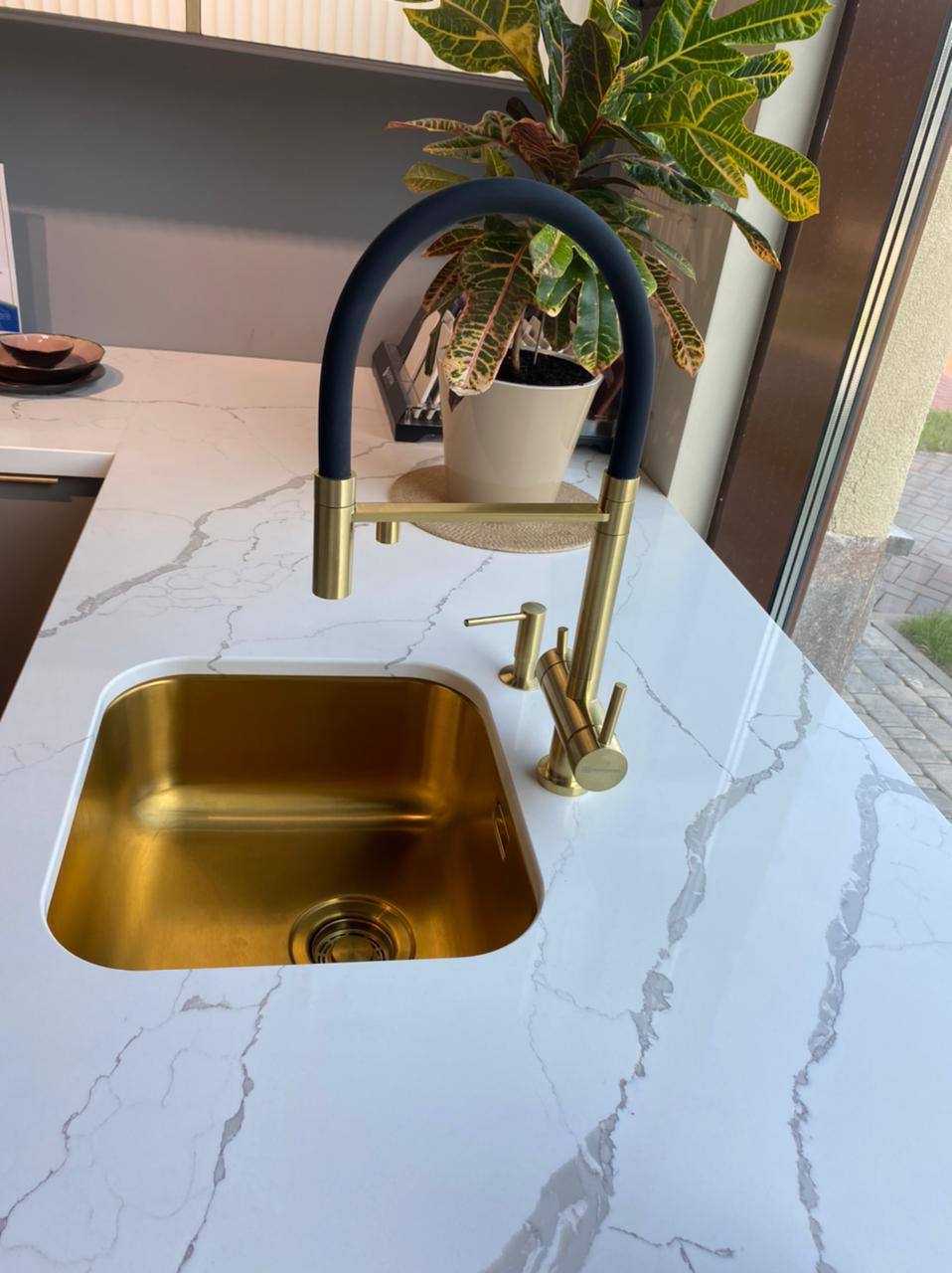 SmartQuartz Calacatta Tree
