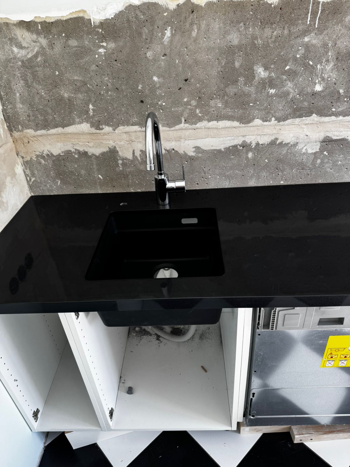 Noble Quartz Q131 Black Sand