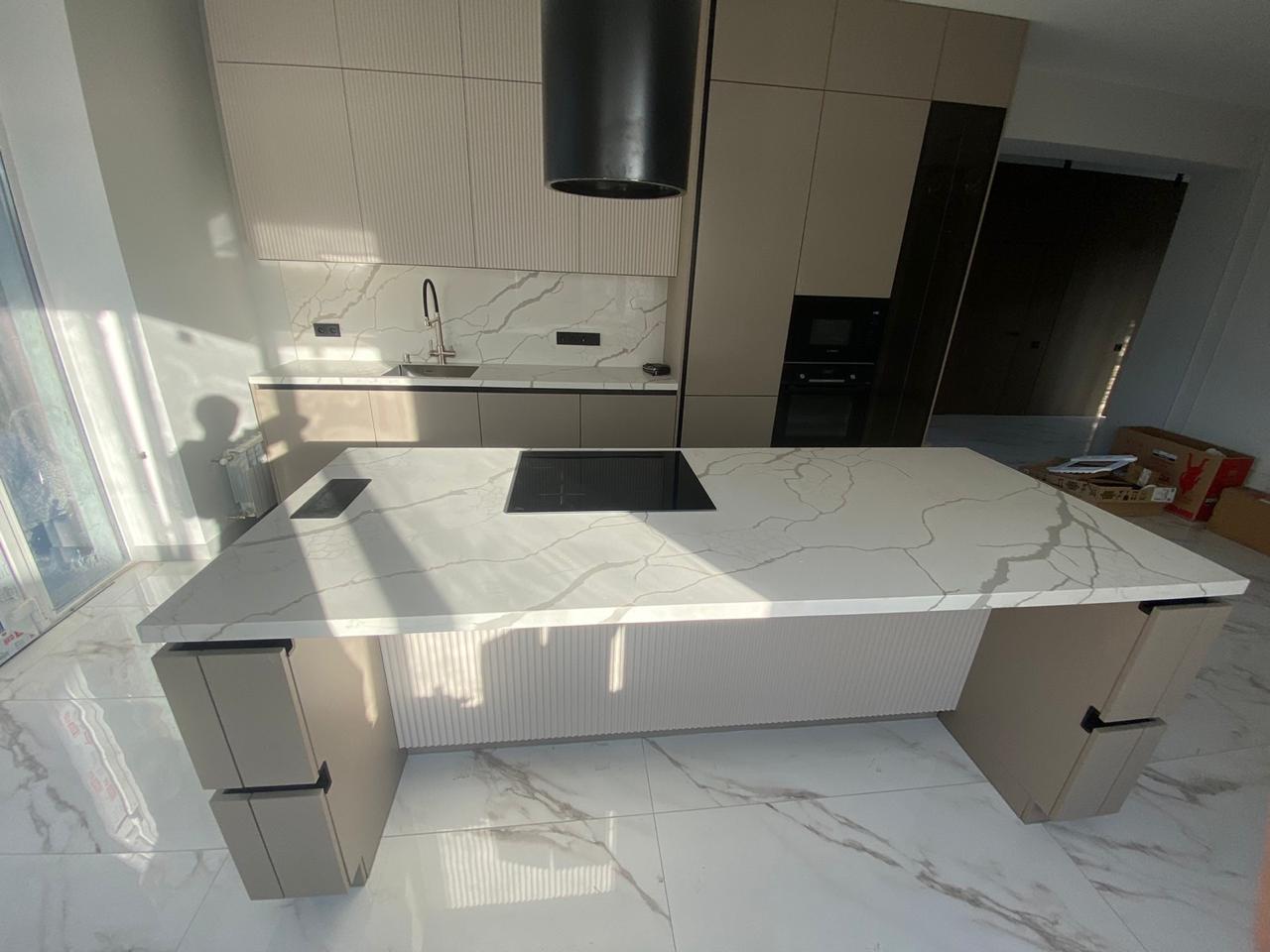 Noble Quartz Q744 Calacatta Bianco
