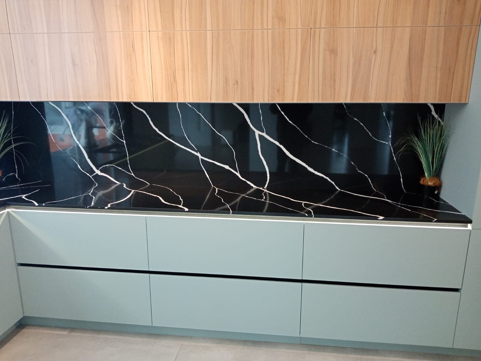 Noble Quartz Q765 Nero Marquina