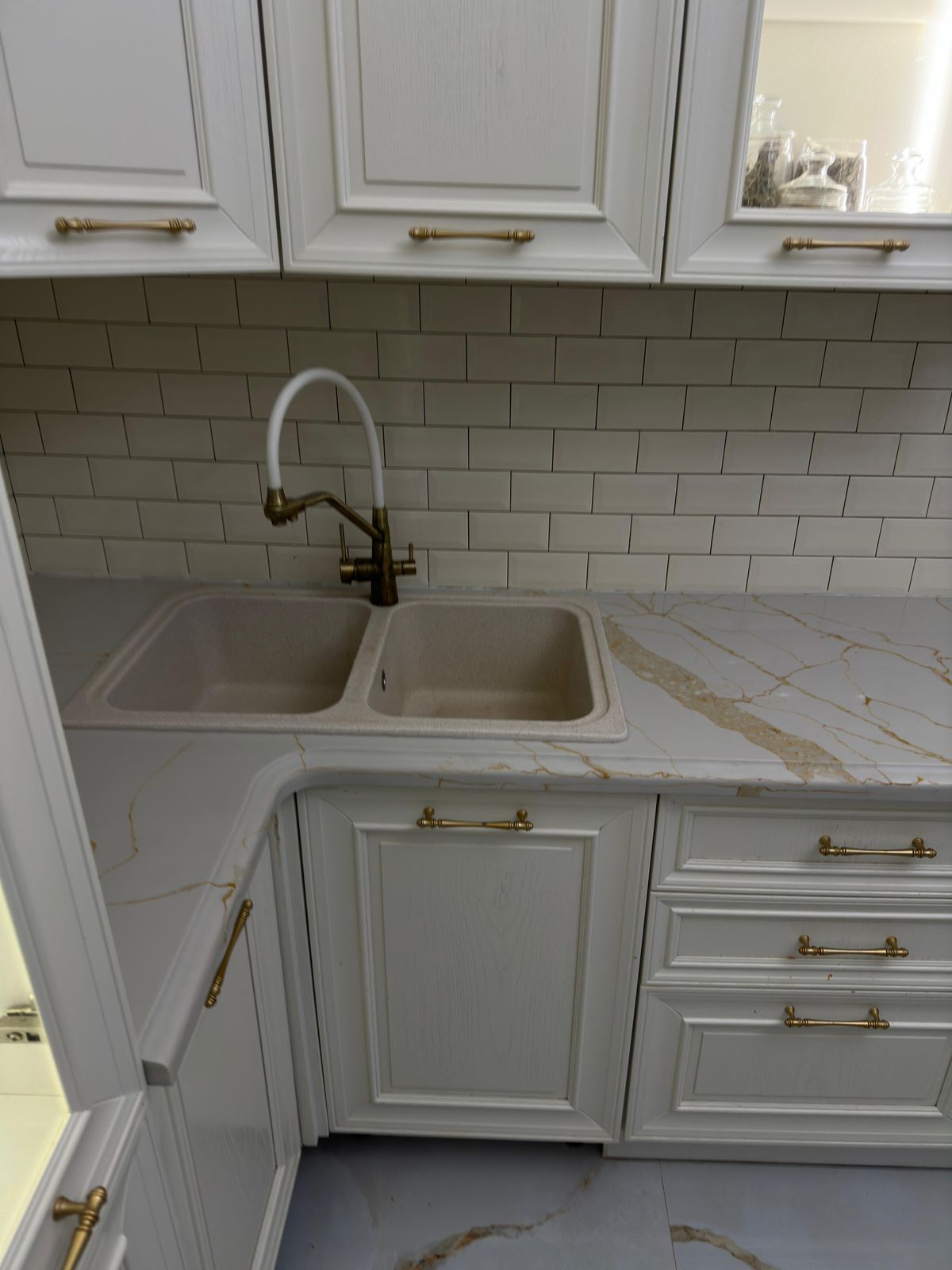 Noble Quartz Q785 Calacatta Gold