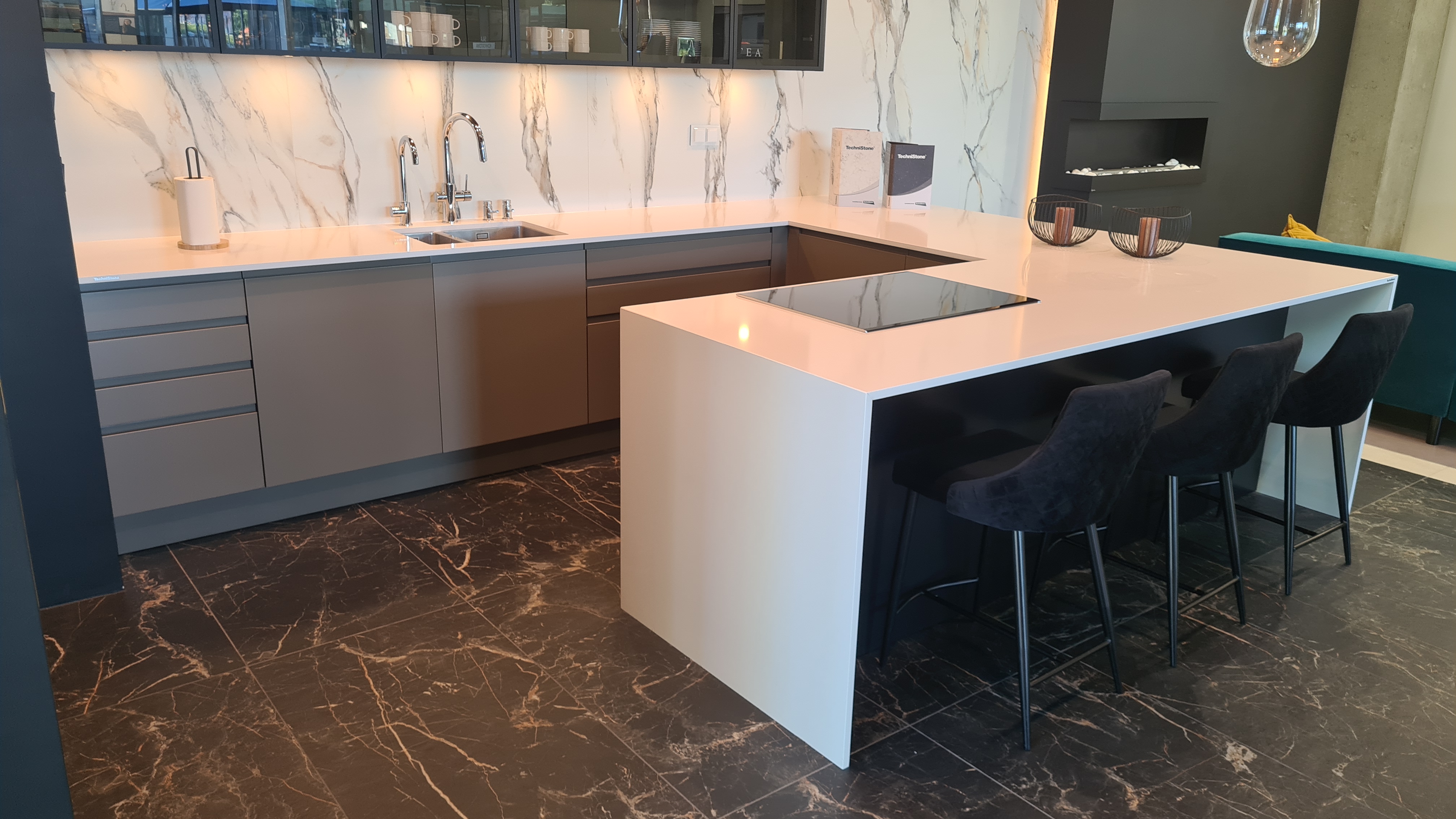TechniStone Crystal Absolute White