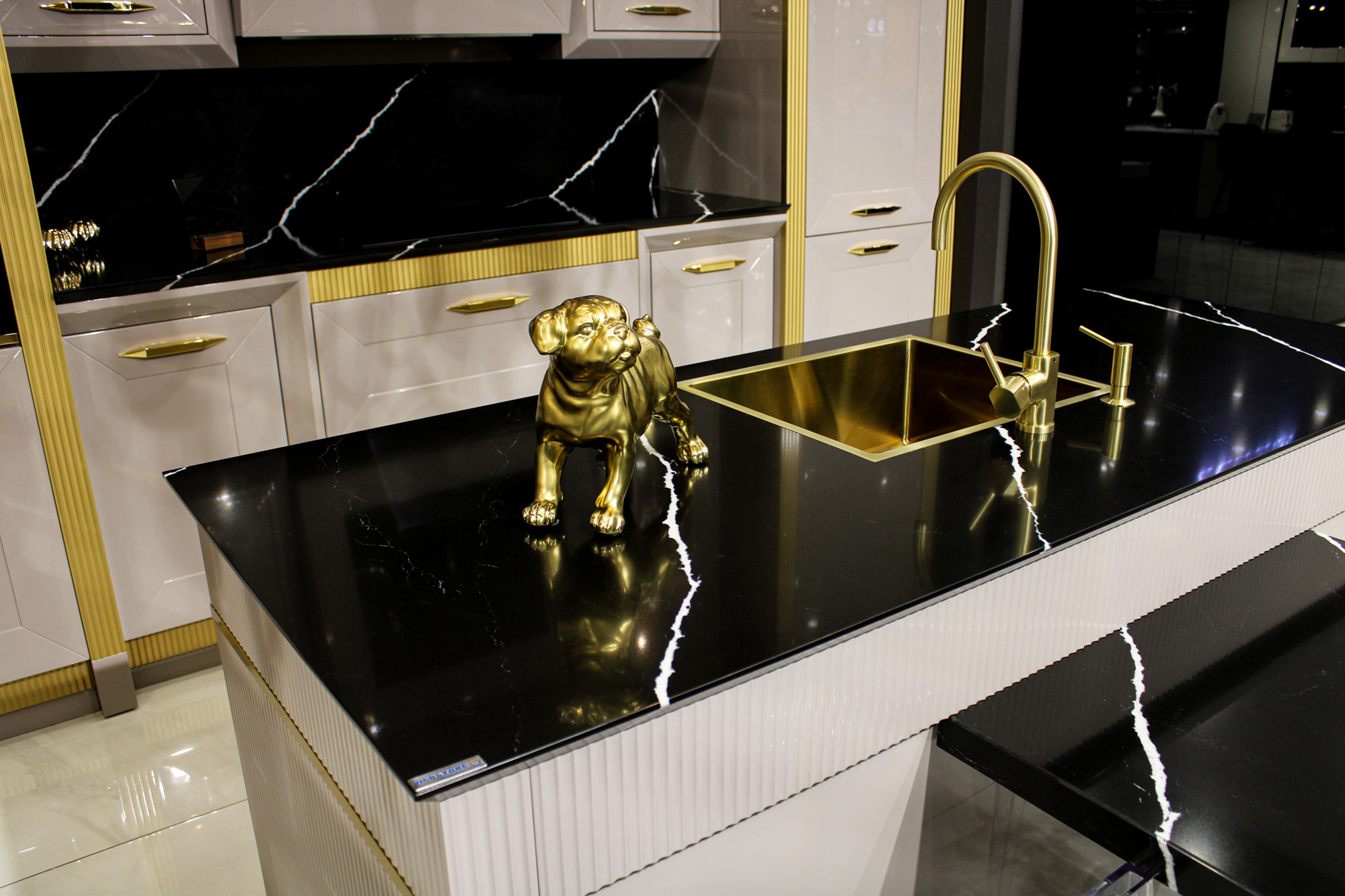 Vicostone BQ-8740 Nero Marquina