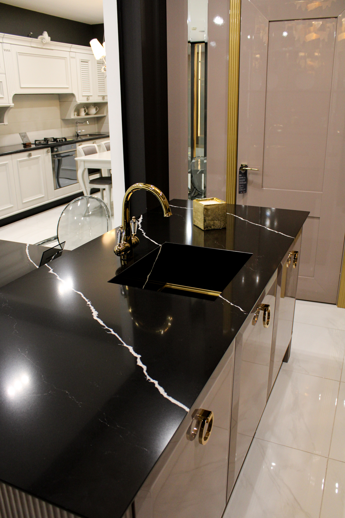 Vicostone BQ-8740 Nero Marquina